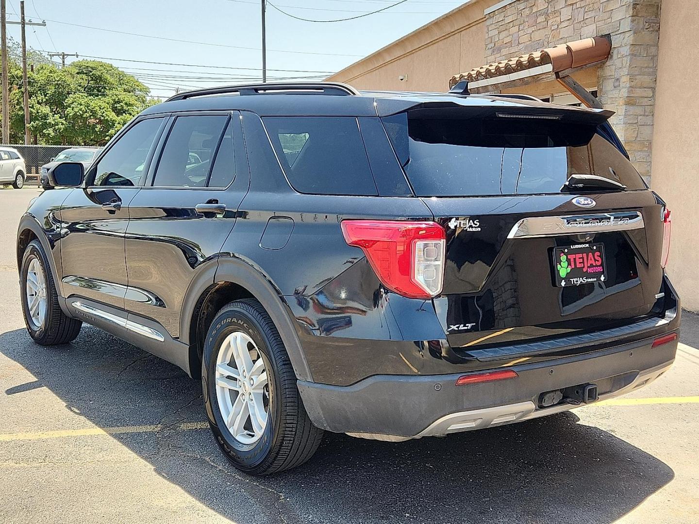 2020 BLACK /Ebony - S6 Ford Explorer XLT (1FMSK7DH2LG) with an EcoBoost 2.3L I-4 gasoline direct injection, DOHC, variable valve control, intercooled turbo, premium unleaded, engine with 300HP engine, located at 4110 Avenue Q, Lubbock, 79412, 33.556553, -101.855820 - Photo#2