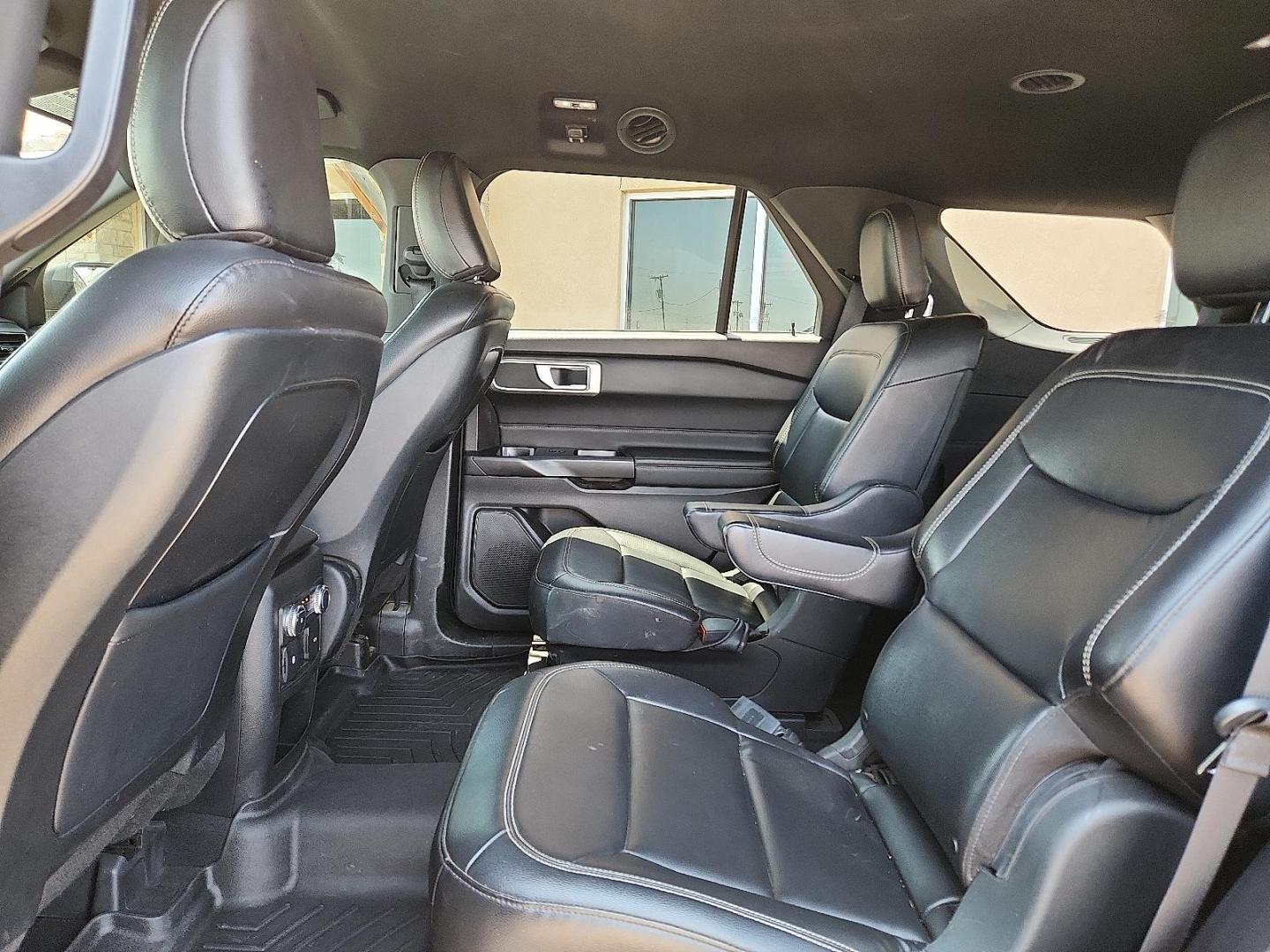 2020 BLACK /Ebony - S6 Ford Explorer XLT (1FMSK7DH2LG) with an EcoBoost 2.3L I-4 gasoline direct injection, DOHC, variable valve control, intercooled turbo, premium unleaded, engine with 300HP engine, located at 4110 Avenue Q, Lubbock, 79412, 33.556553, -101.855820 - Photo#5