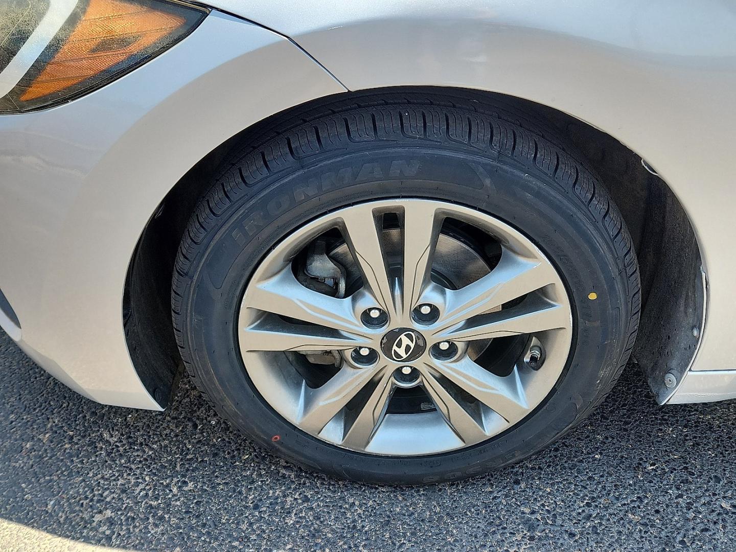 2017 SILVER Hyundai Elantra SE (5NPD84LF1HH) with an Nu 2L I-4 DOHC, D-CVVT variable valve control, regular unleaded, engine with 147HP engine, located at 4110 Avenue Q, Lubbock, 79412, 33.556553, -101.855820 - 07/11/2026 KEY IN ENVELOPE GOD- Photo#4