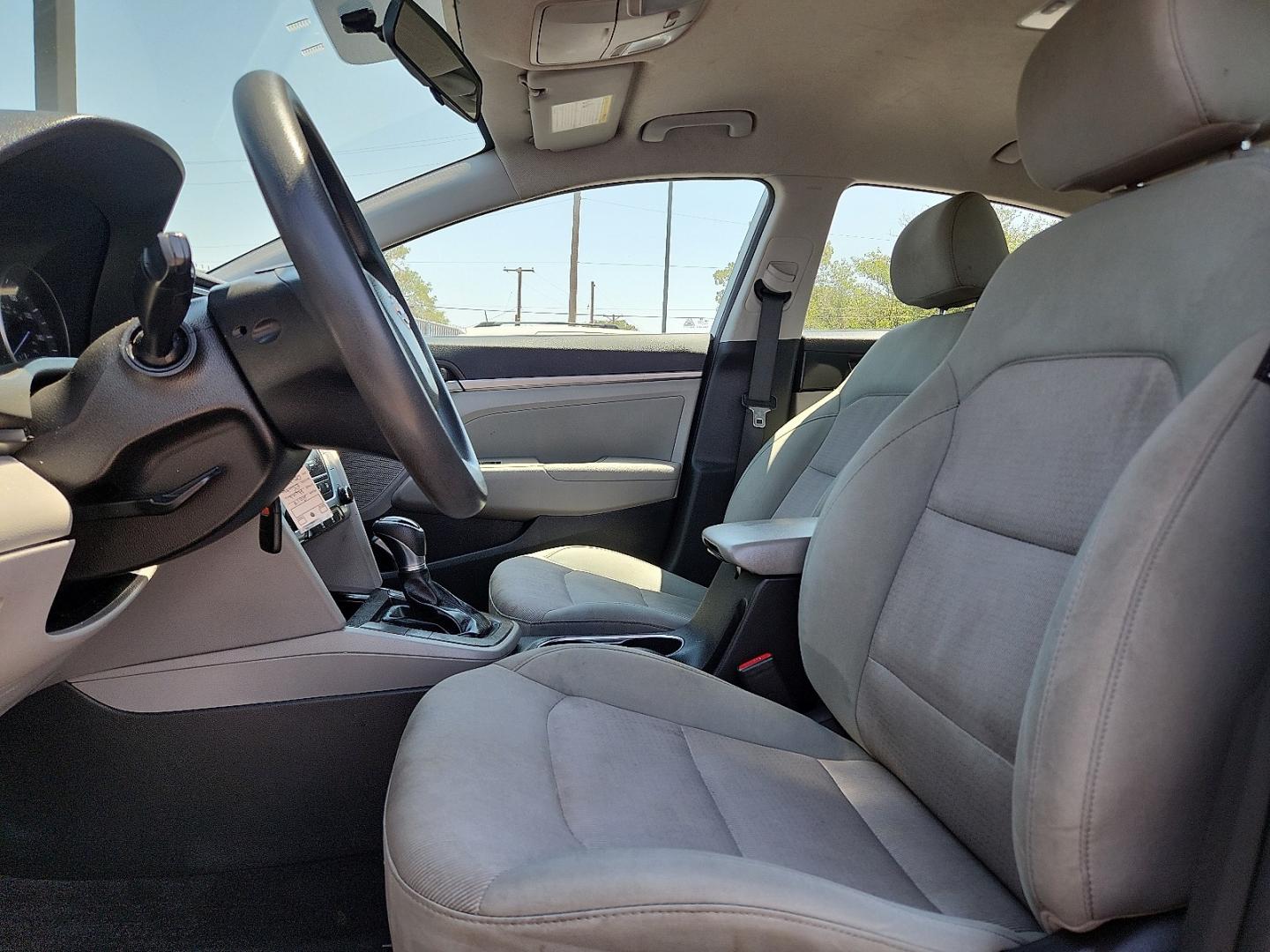 2017 SILVER Hyundai Elantra SE (5NPD84LF1HH) with an Nu 2L I-4 DOHC, D-CVVT variable valve control, regular unleaded, engine with 147HP engine, located at 4110 Avenue Q, Lubbock, 79412, 33.556553, -101.855820 - 07/11/2026 KEY IN ENVELOPE GOD- Photo#7