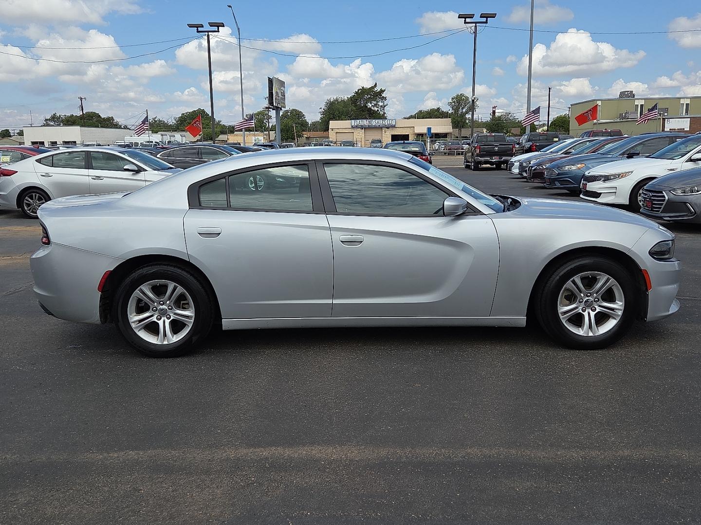 2022 Triple Nickel Clearcoat - PSE /Black - X9 Dodge Charger SXT RWD (2C3CDXBG6NH) with an Pentastar 3.6L V-6 DOHC, variable valve control, regular unleaded, engine with 292HP engine, located at 4110 Avenue Q, Lubbock, 79412, 33.556553, -101.855820- Photo#1