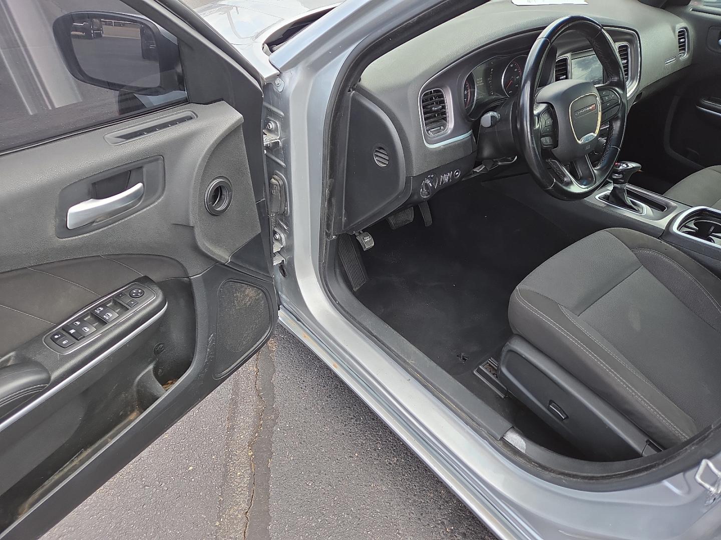 2022 Triple Nickel Clearcoat - PSE /Black - X9 Dodge Charger SXT RWD (2C3CDXBG6NH) with an Pentastar 3.6L V-6 DOHC, variable valve control, regular unleaded, engine with 292HP engine, located at 4110 Avenue Q, Lubbock, 79412, 33.556553, -101.855820- Photo#8