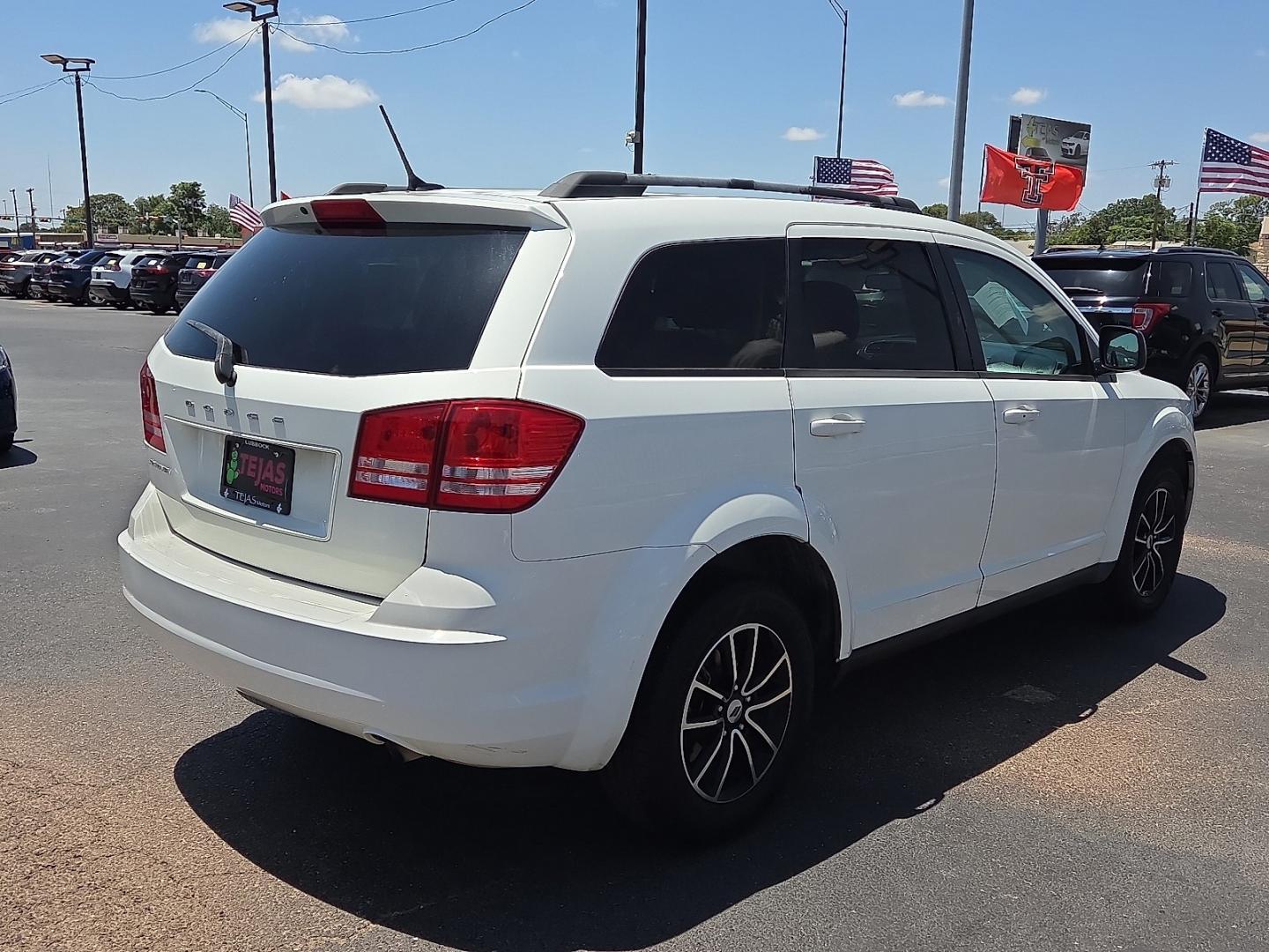 2018 Vice White - PW3 /Black - X9 Dodge Journey SE (3C4PDCAB5JT) with an Tigershark MultiAir 2.4L I-4 DOHC, variable valve control, regular unleaded, engine with 173HP engine, located at 4110 Avenue Q, Lubbock, 79412, 33.556553, -101.855820 - 07/18/2026 KEY IN ENVELOPE GOD- Photo#2