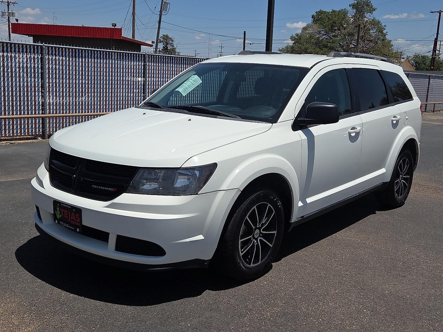 2018 Vice White - PW3 /Black - X9 Dodge Journey SE (3C4PDCAB5JT) with an Tigershark MultiAir 2.4L I-4 DOHC, variable valve control, regular unleaded, engine with 173HP engine, located at 4110 Avenue Q, Lubbock, 79412, 33.556553, -101.855820 - 07/18/2026 KEY IN ENVELOPE GOD- Photo#4