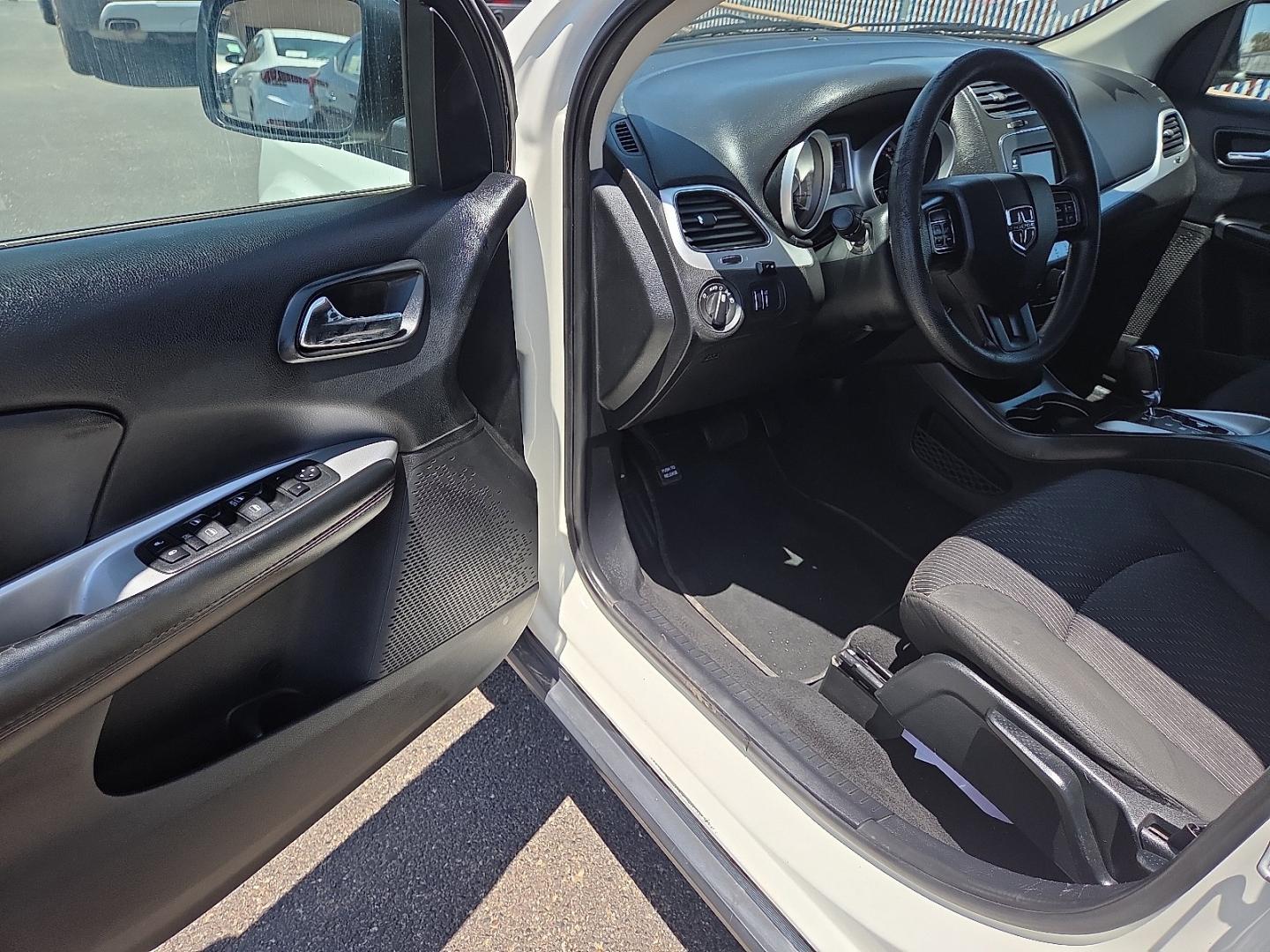 2018 Vice White - PW3 /Black - X9 Dodge Journey SE (3C4PDCAB5JT) with an Tigershark MultiAir 2.4L I-4 DOHC, variable valve control, regular unleaded, engine with 173HP engine, located at 4110 Avenue Q, Lubbock, 79412, 33.556553, -101.855820 - 07/18/2026 KEY IN ENVELOPE GOD- Photo#9
