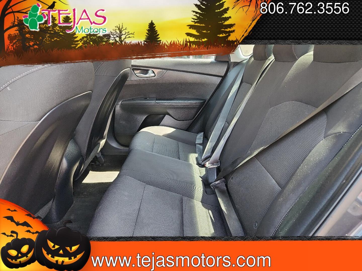 2019 GRAY Kia Forte FE (3KPF24AD0KE) with an 2L I-4 DOHC, D-CVVT variable valve control, regular unleaded, engine with 147HP engine, located at 4110 Avenue Q, Lubbock, 79412, 33.556553, -101.855820- Photo#5