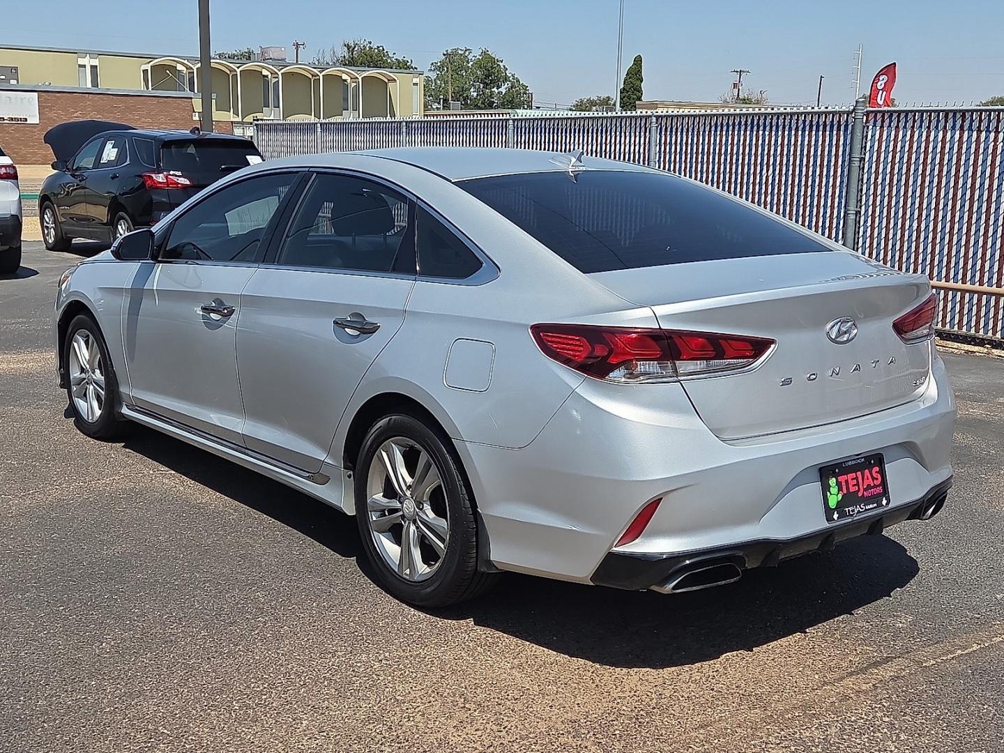 2018 Symphony Silver - Y8 /Black - CT Hyundai Sonata Sport (5NPE34AF6JH) with an 2.4L I-4 gasoline direct injection, DOHC, D-CVVT variable valve control, regular unleaded, engine with 185HP engine, located at 4110 Avenue Q, Lubbock, 79412, 33.556553, -101.855820 - 07/31/2026 KEY IN ENVELOPE GOD- Photo#3