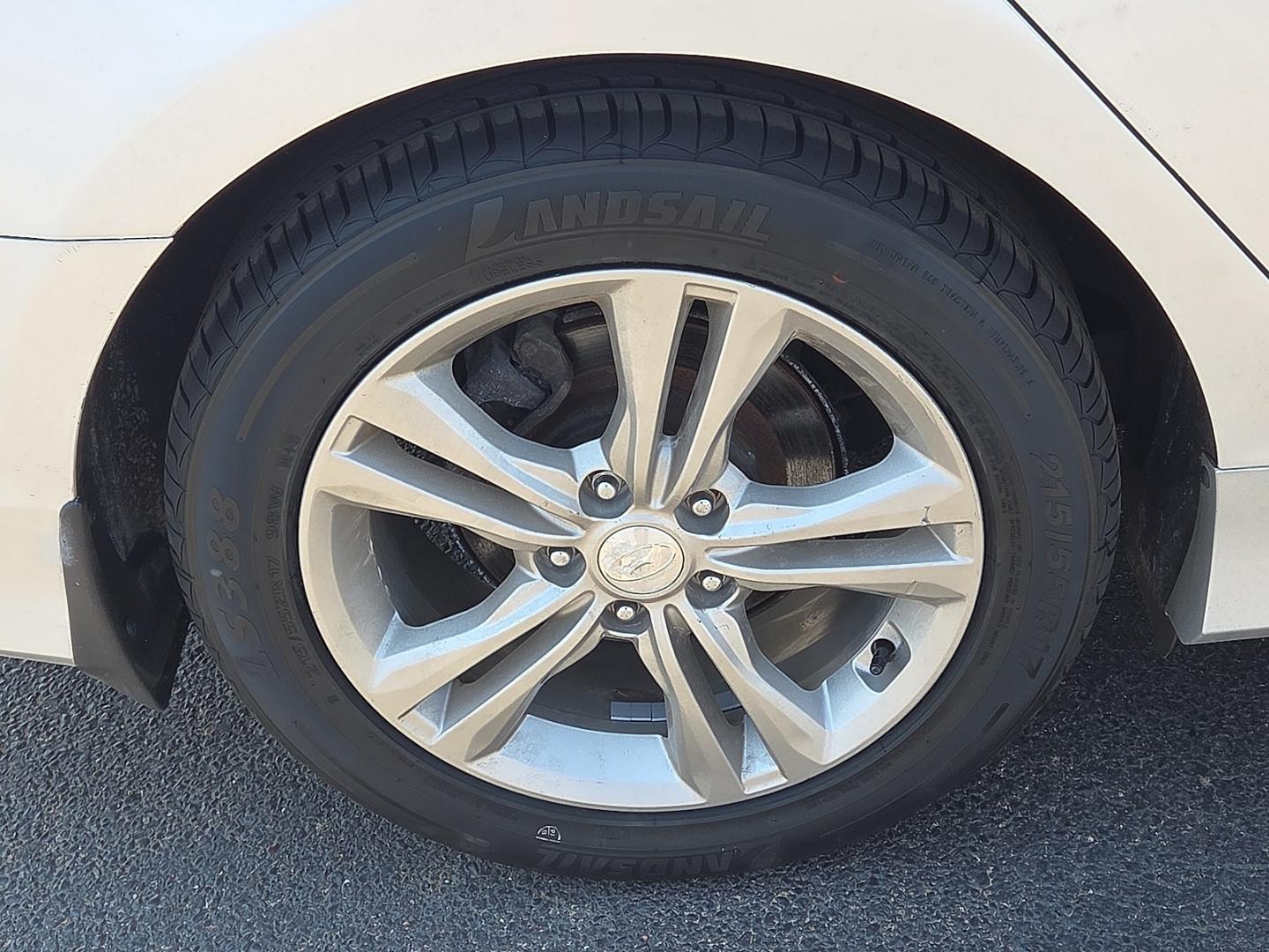 2018 Symphony Silver - Y8 /Black - CT Hyundai Sonata Sport (5NPE34AF6JH) with an 2.4L I-4 gasoline direct injection, DOHC, D-CVVT variable valve control, regular unleaded, engine with 185HP engine, located at 4110 Avenue Q, Lubbock, 79412, 33.556553, -101.855820 - 07/31/2026 KEY IN ENVELOPE GOD- Photo#5