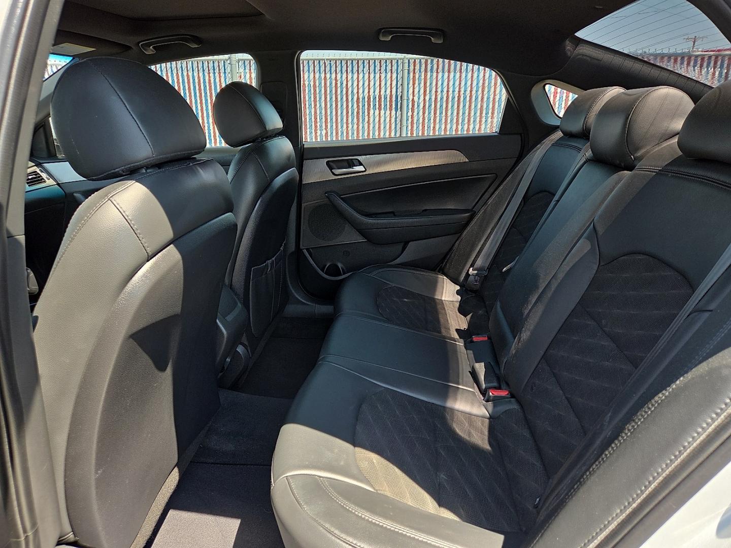2018 Symphony Silver - Y8 /Black - CT Hyundai Sonata Sport (5NPE34AF6JH) with an 2.4L I-4 gasoline direct injection, DOHC, D-CVVT variable valve control, regular unleaded, engine with 185HP engine, located at 4110 Avenue Q, Lubbock, 79412, 33.556553, -101.855820 - 07/31/2026 KEY IN ENVELOPE GOD- Photo#7