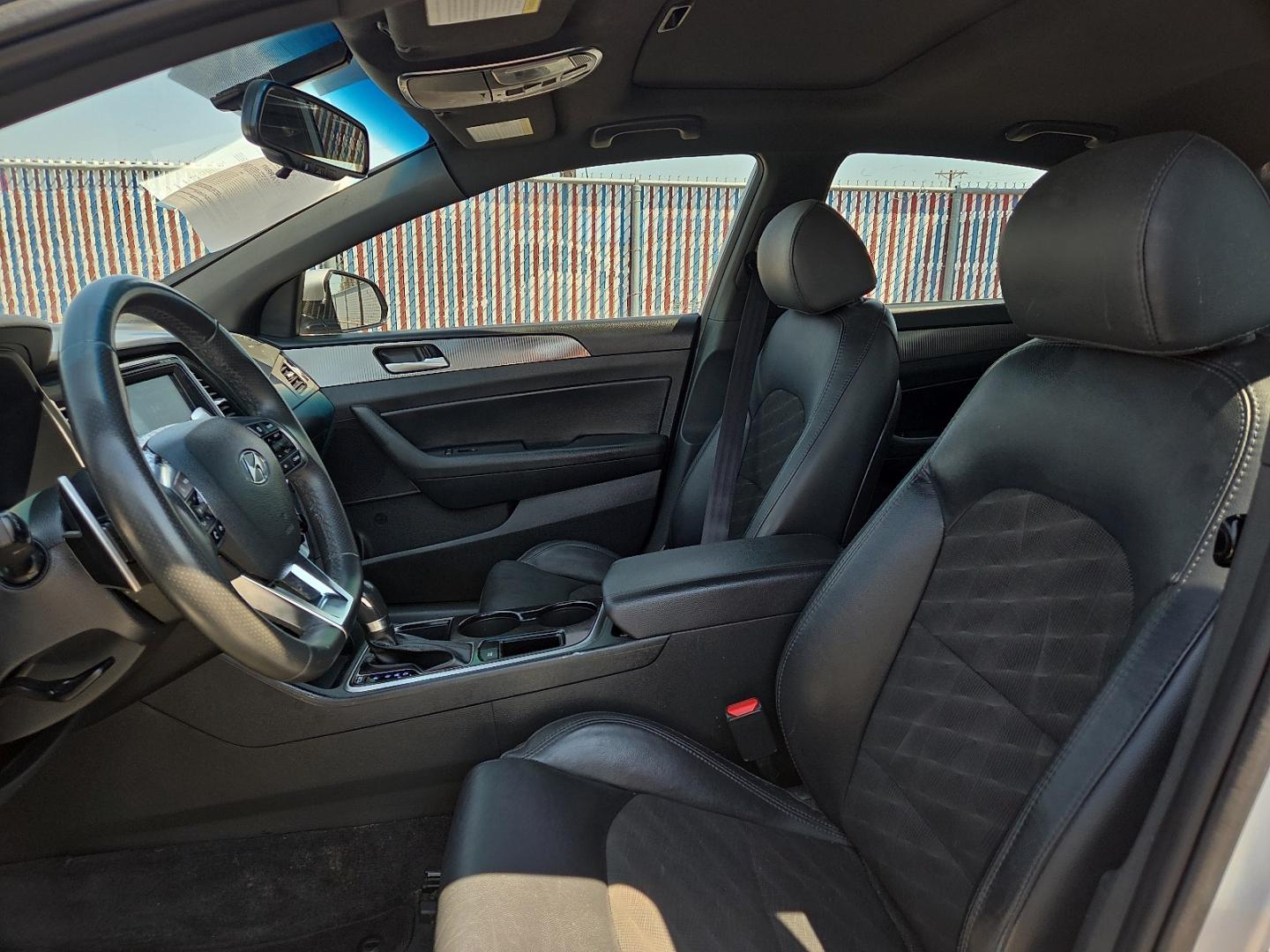 2018 Symphony Silver - Y8 /Black - CT Hyundai Sonata Sport (5NPE34AF6JH) with an 2.4L I-4 gasoline direct injection, DOHC, D-CVVT variable valve control, regular unleaded, engine with 185HP engine, located at 4110 Avenue Q, Lubbock, 79412, 33.556553, -101.855820 - 07/31/2026 KEY IN ENVELOPE GOD- Photo#10