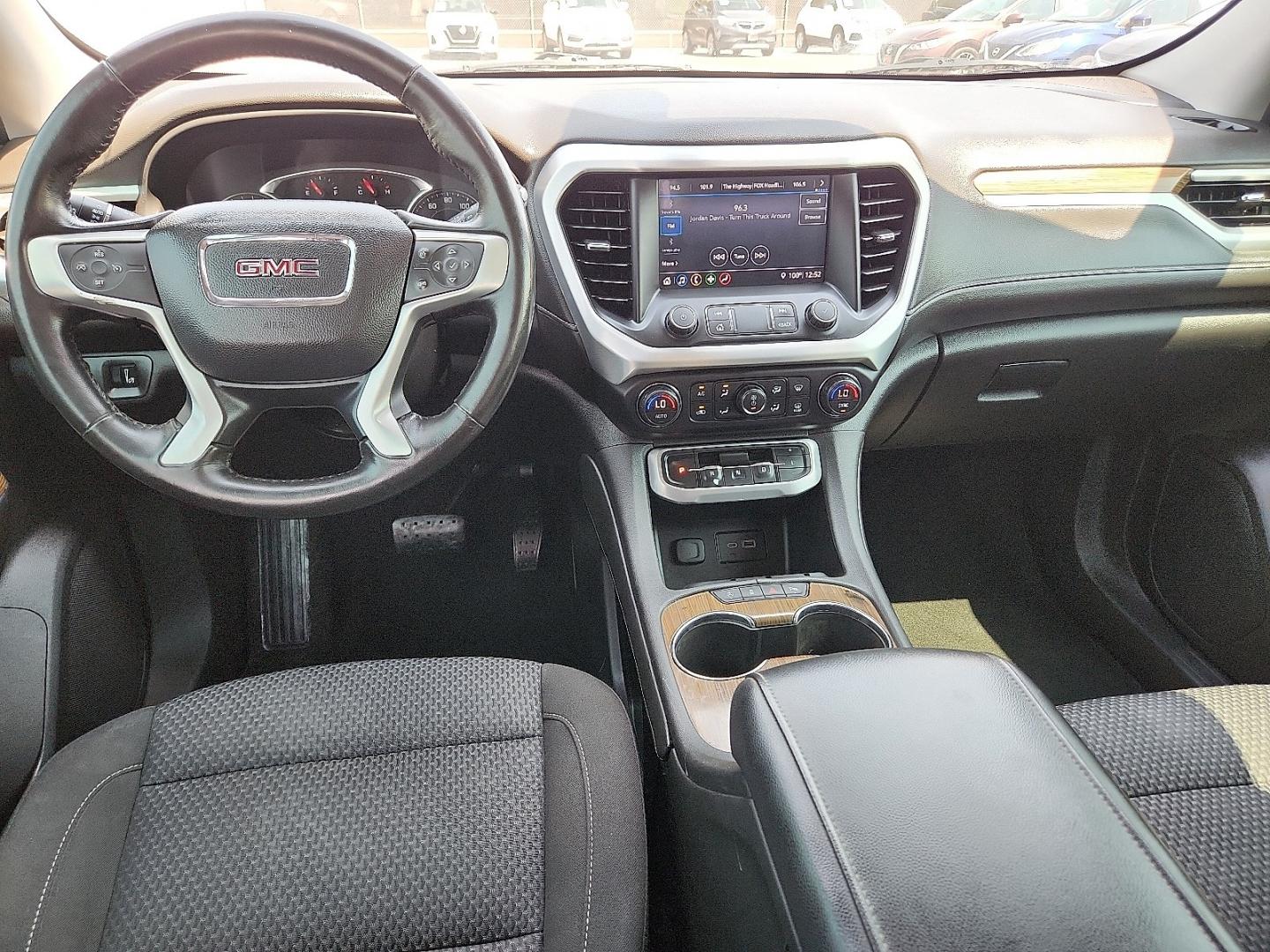 2020 SILVER /Jet Black - H1T GMC Acadia FWD SLE (1GKKNKLA6LZ) with an 2.5L I-4 gasoline direct injection, DOHC, variable valve control, regular unleaded, engine with 193HP engine, located at 4110 Avenue Q, Lubbock, 79412, 33.556553, -101.855820- Photo#7