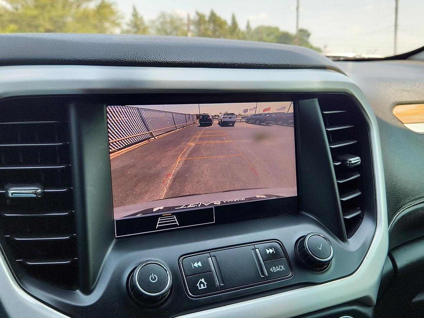 2020 SILVER /Jet Black - H1T GMC Acadia FWD SLE (1GKKNKLA6LZ) with an 2.5L I-4 gasoline direct injection, DOHC, variable valve control, regular unleaded, engine with 193HP engine, located at 4110 Avenue Q, Lubbock, 79412, 33.556553, -101.855820- Photo#9