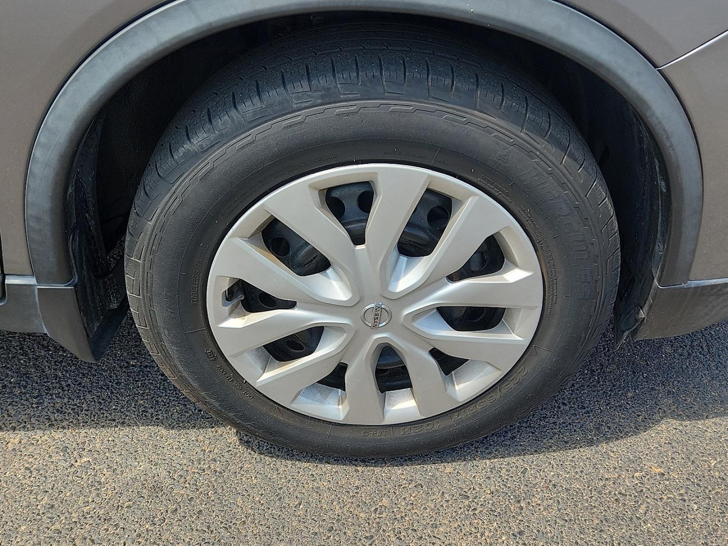2018 GRAY /Charcoal - G Nissan Rogue S (KNMAT2MT3JP) with an 2.5L I-4 DOHC, variable valve control, regular gasoline, engine with 170HP engine, located at 4110 Avenue Q, Lubbock, 79412, 33.556553, -101.855820 - 08/28/2026 KEY IN ENVELOPE GOD- Photo#4