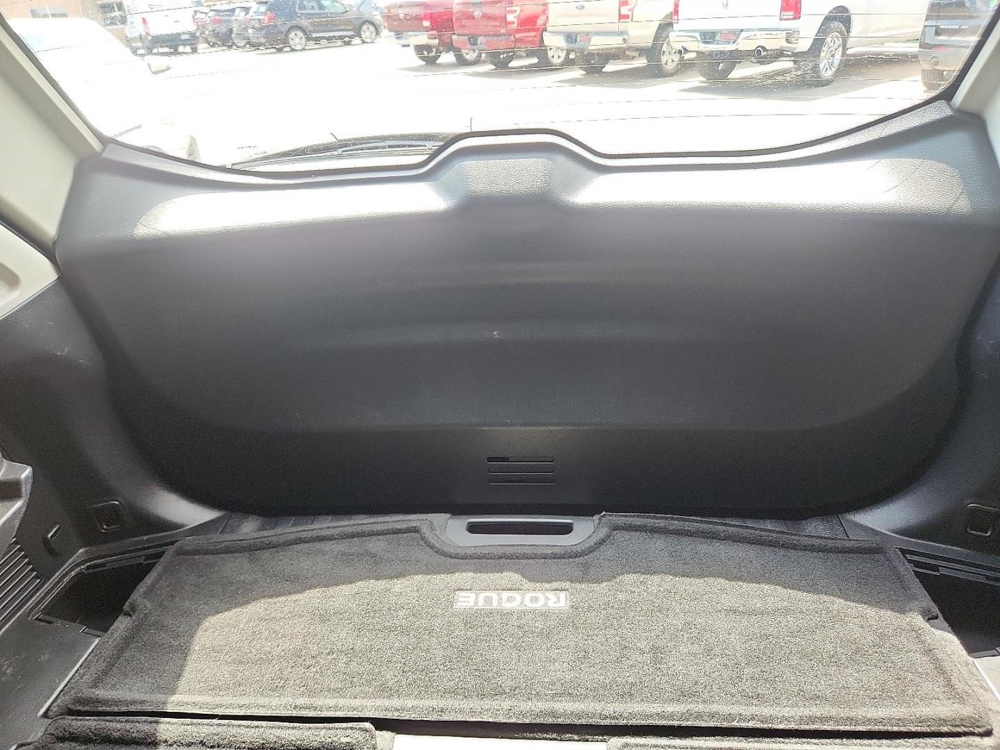 2018 GRAY /Charcoal - G Nissan Rogue S (KNMAT2MT3JP) with an 2.5L I-4 DOHC, variable valve control, regular gasoline, engine with 170HP engine, located at 4110 Avenue Q, Lubbock, 79412, 33.556553, -101.855820 - 08/28/2026 KEY IN ENVELOPE GOD- Photo#6