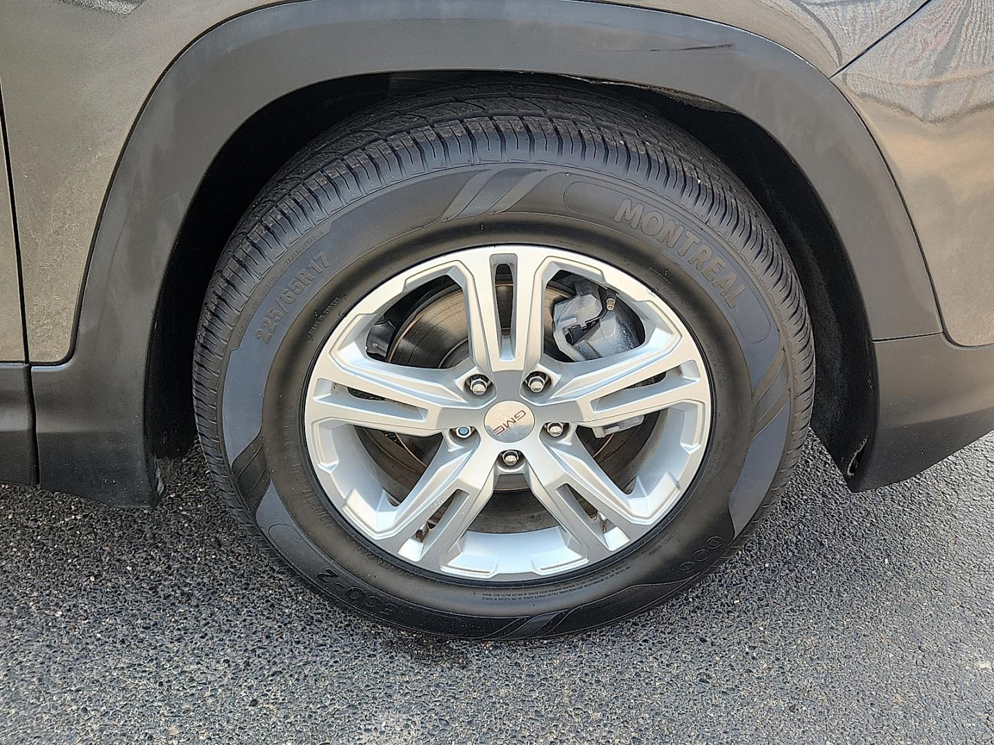 2018 GRAY GMC Terrain SLE (3GKALMEV7JL) with an 1.5L I-4 direct injection, DOHC, variable valve control, intercooled turbo, regular gasoline, engine with 170HP engine, located at 4110 Avenue Q, Lubbock, 79412, 33.556553, -101.855820 - 08/28/2026 KEY IN ENVELOPE GOD- Photo#4