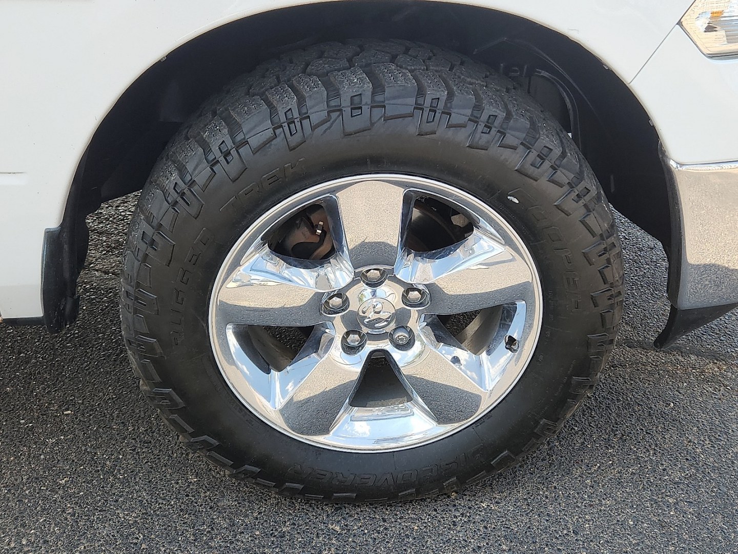 2015 Bright White Clearcoat - PW7 /Diesel Gray/Black - X8 Ram 1500 Big Horn (3C6RR7LT1FG) with an HEMI 5.7L V-8 variable valve control, regular unleaded, engine with cylinder deactivation and 395HP engine, located at 4110 Avenue Q, Lubbock, 79412, 33.556553, -101.855820- Photo#4