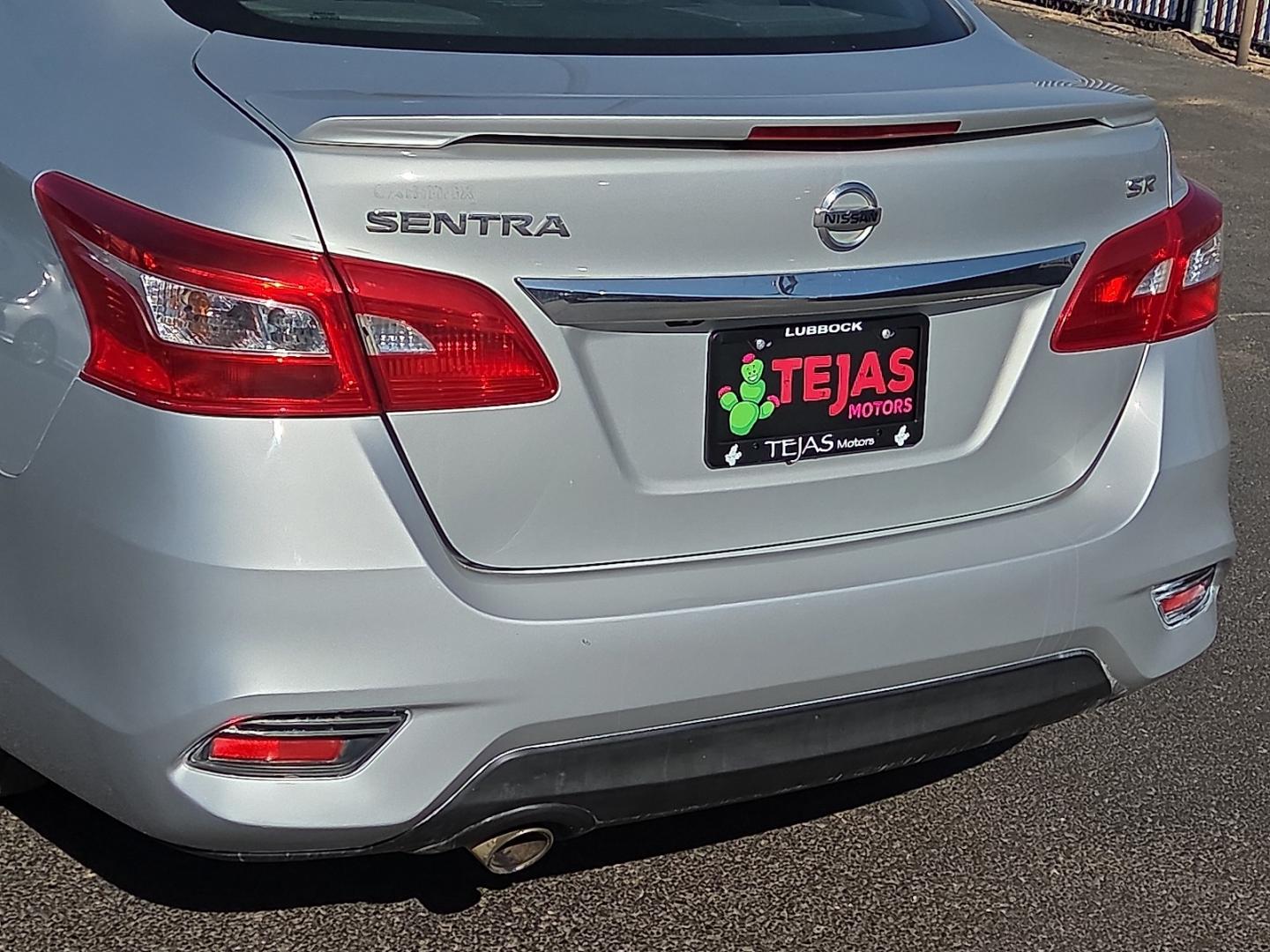 2017 Brilliant Silver - K23 /Charcoal - G Nissan Sentra SR (3N1AB7AP5HY) with an 1.8L I-4 DOHC, variable valve control, regular gasoline, engine with 124HP engine, located at 4110 Avenue Q, Lubbock, 79412, 33.556553, -101.855820- Photo#5