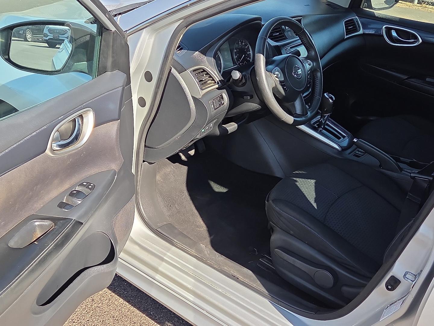 2017 Brilliant Silver - K23 /Charcoal - G Nissan Sentra SR (3N1AB7AP5HY) with an 1.8L I-4 DOHC, variable valve control, regular gasoline, engine with 124HP engine, located at 4110 Avenue Q, Lubbock, 79412, 33.556553, -101.855820- Photo#8