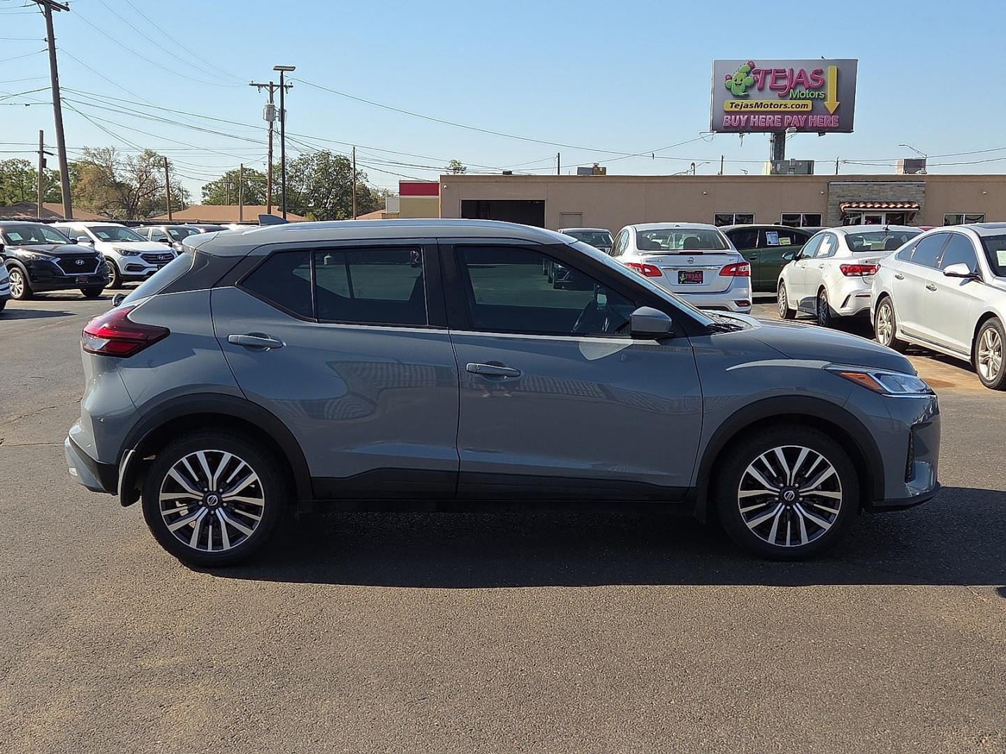 2021 Boulder Gray Pearl - KBY /Charcoal - G Nissan Kicks SV Xtronic CVT (3N1CP5CV7ML) with an 1.6L I-4 DOHC, CVTCS variable valve control, regular gasoline, engine with 122HP engine, located at 4110 Avenue Q, Lubbock, 79412, 33.556553, -101.855820- Photo#1