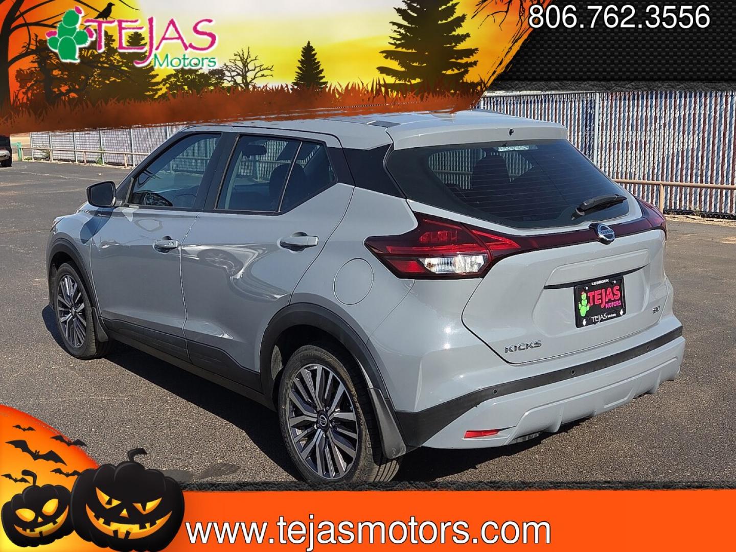 2021 Boulder Gray Pearl - KBY /Charcoal - G Nissan Kicks SV Xtronic CVT (3N1CP5CV7ML) with an 1.6L I-4 DOHC, CVTCS variable valve control, regular gasoline, engine with 122HP engine, located at 4110 Avenue Q, Lubbock, 79412, 33.556553, -101.855820- Photo#3
