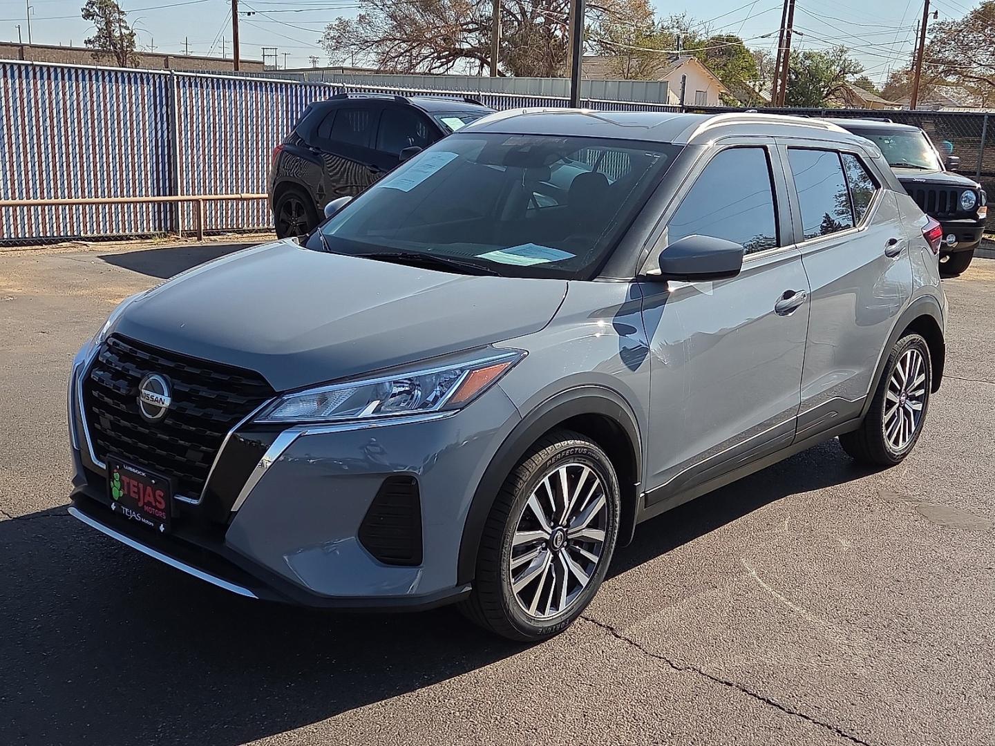 2021 Boulder Gray Pearl - KBY /Charcoal - G Nissan Kicks SV Xtronic CVT (3N1CP5CV7ML) with an 1.6L I-4 DOHC, CVTCS variable valve control, regular gasoline, engine with 122HP engine, located at 4110 Avenue Q, Lubbock, 79412, 33.556553, -101.855820- Photo#4