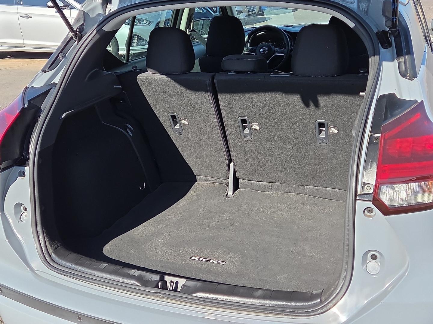 2021 Boulder Gray Pearl - KBY /Charcoal - G Nissan Kicks SV Xtronic CVT (3N1CP5CV7ML) with an 1.6L I-4 DOHC, CVTCS variable valve control, regular gasoline, engine with 122HP engine, located at 4110 Avenue Q, Lubbock, 79412, 33.556553, -101.855820- Photo#5