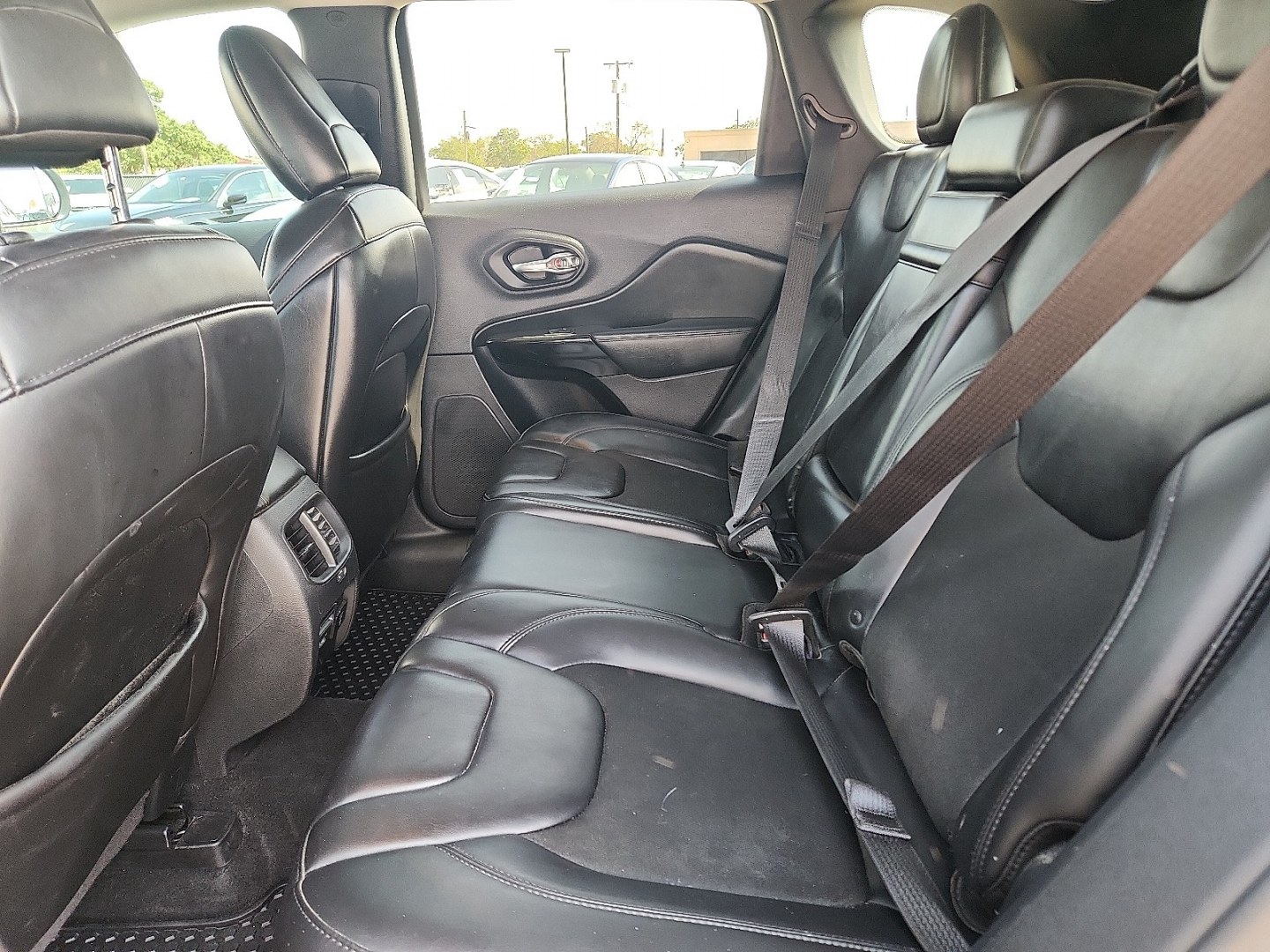 2019 BLACK /Black - X9 Jeep Cherokee Altitude 4x4 (1C4PJMLB6KD) with an MultiAir2 Tigershark 2.4L I-4 variable valve control, regular gasoline, engine with 180HP engine, located at 4110 Avenue Q, Lubbock, 79412, 33.556553, -101.855820 - 08/29/2026 key in envelope god- Photo#5