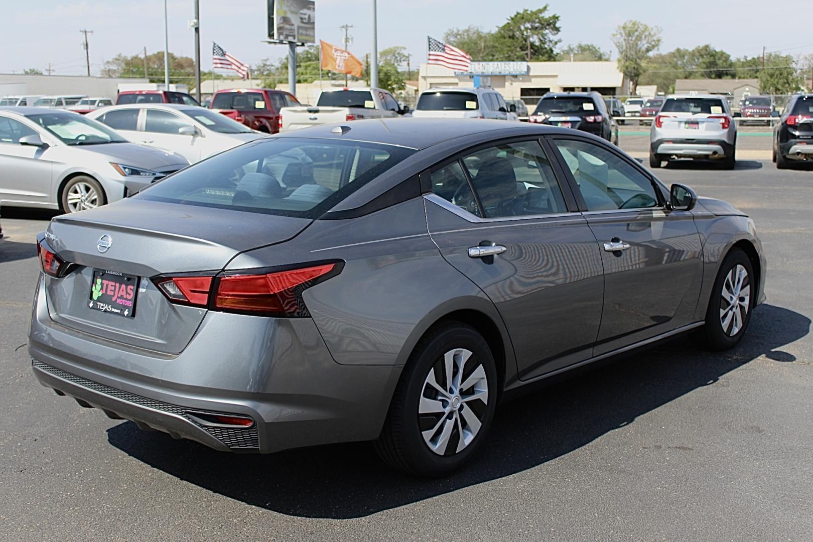 2020 GRAY Nissan Altima S FWD (1N4BL4BV3LC) with an 2.5L I-4 direct injection, DOHC, CVTCS variable valve control, regular gasoline, engine with 188HP engine, located at 4110 Avenue Q, Lubbock, 79412, 33.556553, -101.855820 - 09/04/2026 KEY IN ENVELOPE GOD- Photo#3