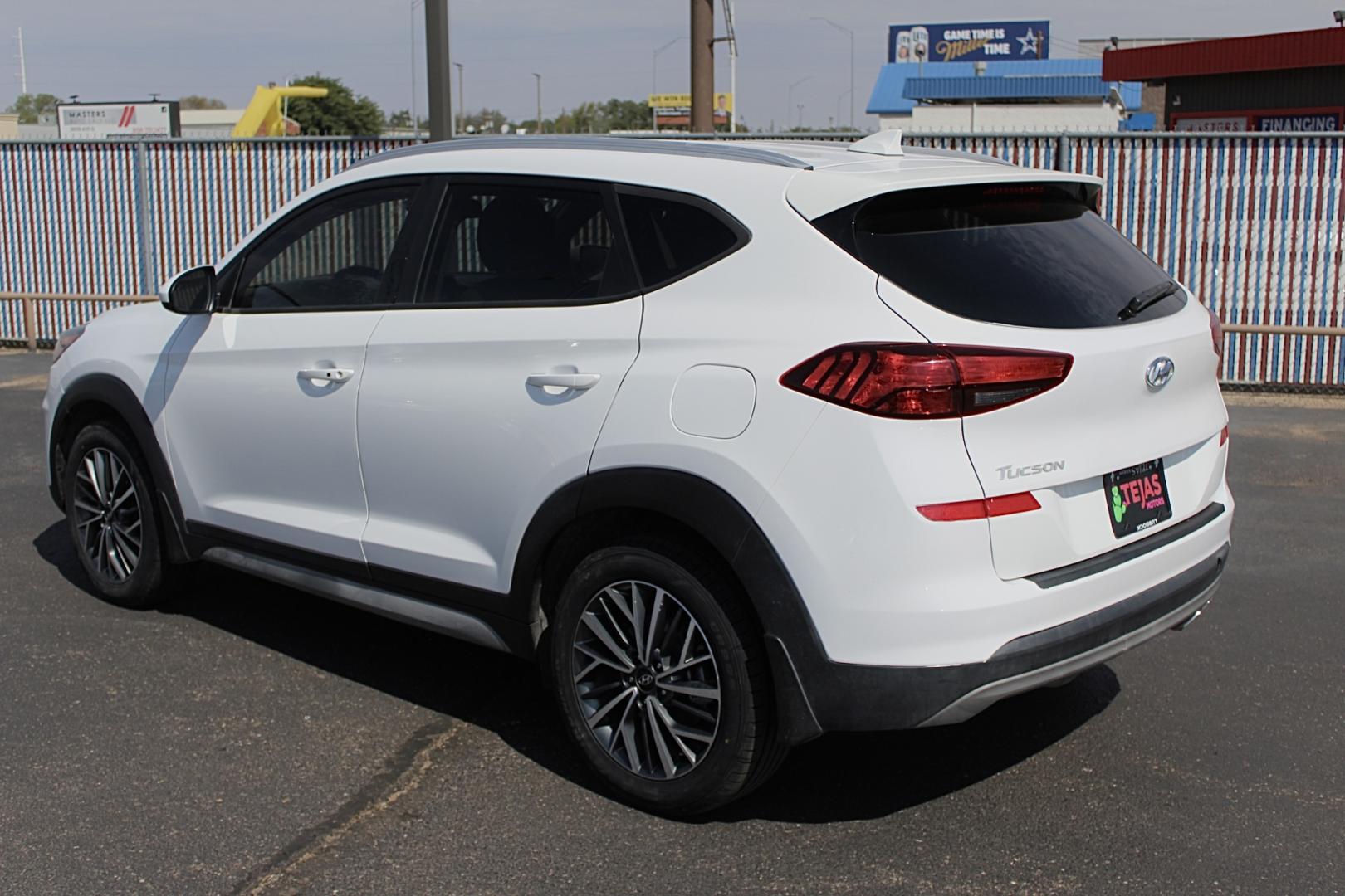 2021 WHITE Hyundai Tucson SEL (KM8J33ALXMU) with an Theta 2.4L I-4 direct injection, DOHC, CVVT variable valve control, regular gasoline, engine with 181HP engine, located at 4110 Avenue Q, Lubbock, 79412, 33.556553, -101.855820- Photo#2
