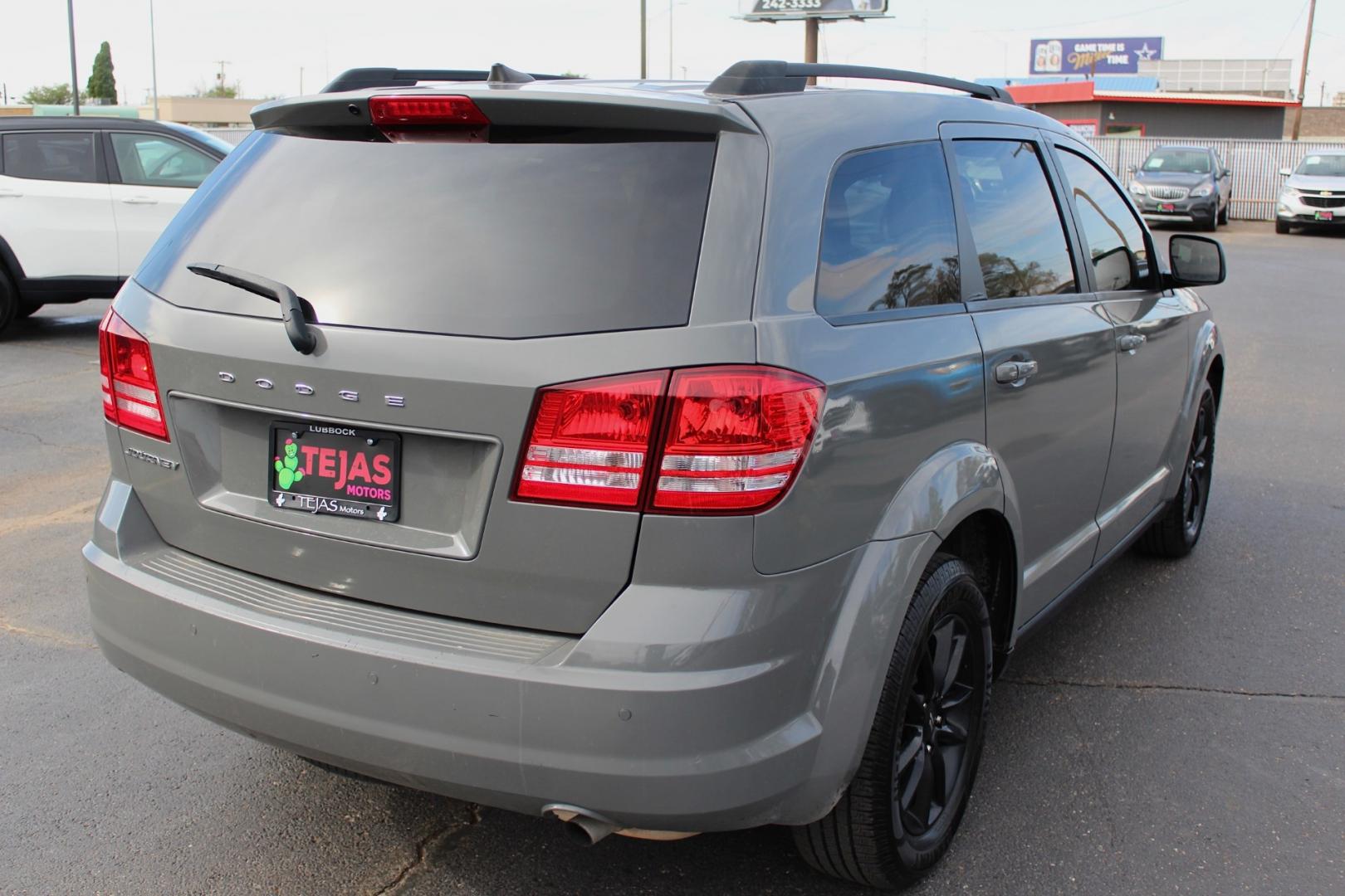 2020 GRAY Dodge Journey SE Value (3C4PDCAB4LT) with an 2.4L L4 DOHC 16V engine, 6A transmission, located at 4110 Avenue Q, Lubbock, 79412, 33.556553, -101.855820- Photo#2