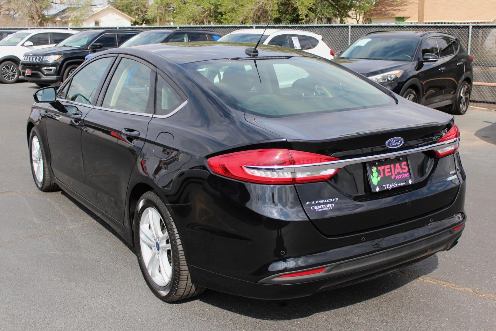 2018 Ford Fusion SE (3FA6P0HD3JR) with an 1.5L L4 DOHC 16V engine, 6A transmission, located at 4110 Avenue Q, Lubbock, 79412, 33.556553, -101.855820- Photo#2