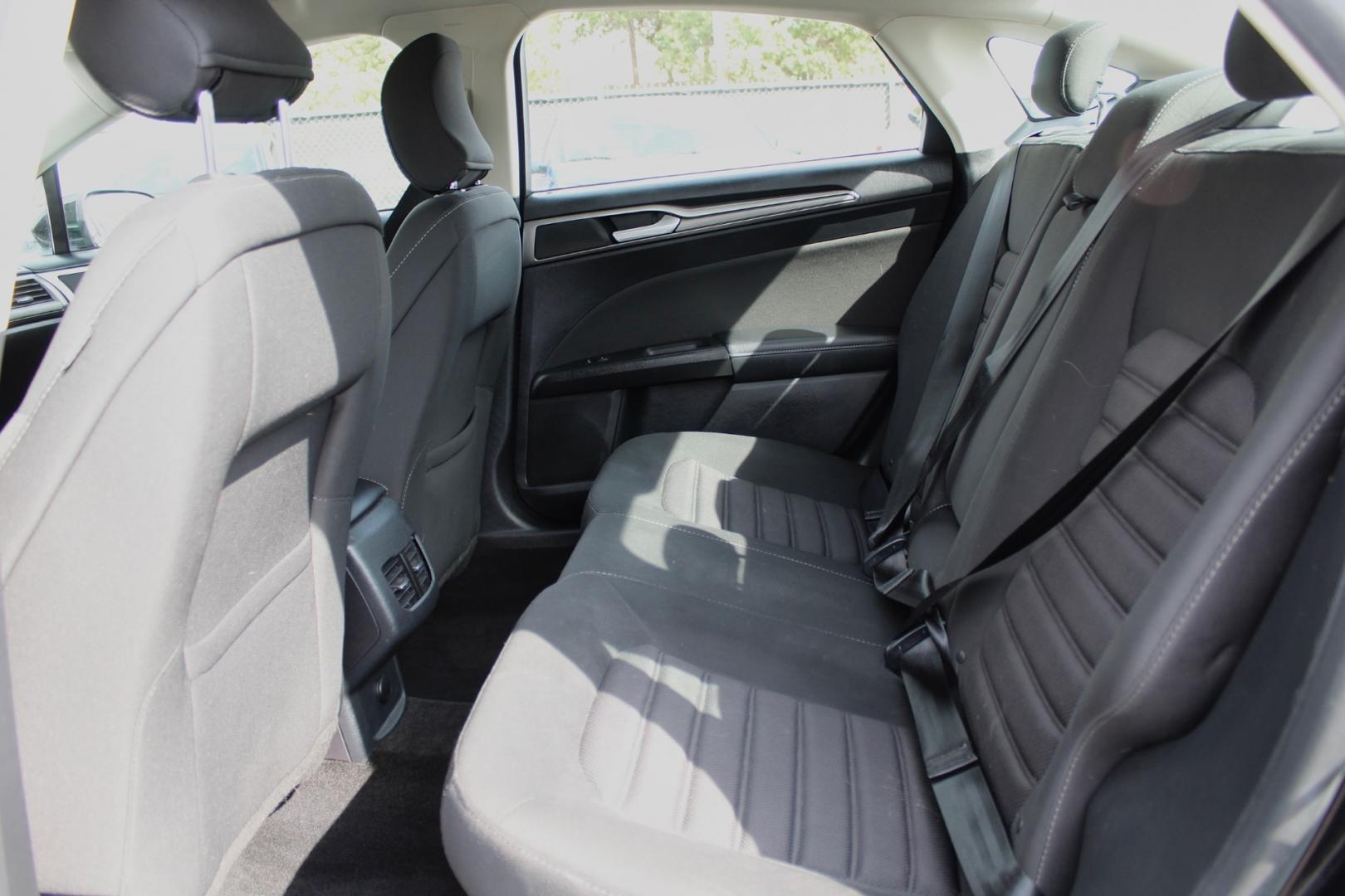 2018 Ford Fusion SE (3FA6P0HD3JR) with an 1.5L L4 DOHC 16V engine, 6A transmission, located at 4110 Avenue Q, Lubbock, 79412, 33.556553, -101.855820- Photo#6