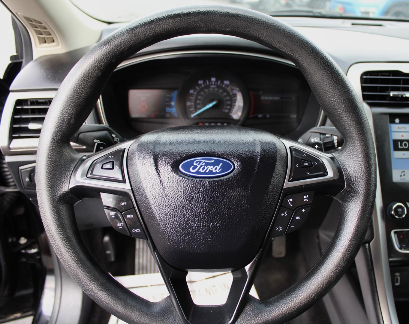 2018 Ford Fusion SE (3FA6P0HD3JR) with an 1.5L L4 DOHC 16V engine, 6A transmission, located at 4110 Avenue Q, Lubbock, 79412, 33.556553, -101.855820- Photo#8