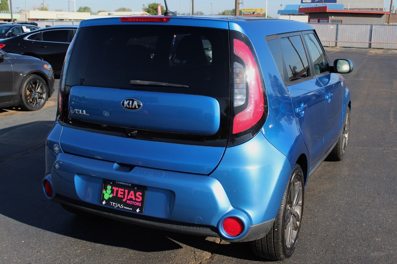 2015 BLUE /BLACK Kia Soul + (KNDJP3A50F7) with an 2.0L L4 DOHC 16V engine, 6A transmission, located at 4110 Avenue Q, Lubbock, 79412, 33.556553, -101.855820- Photo#2