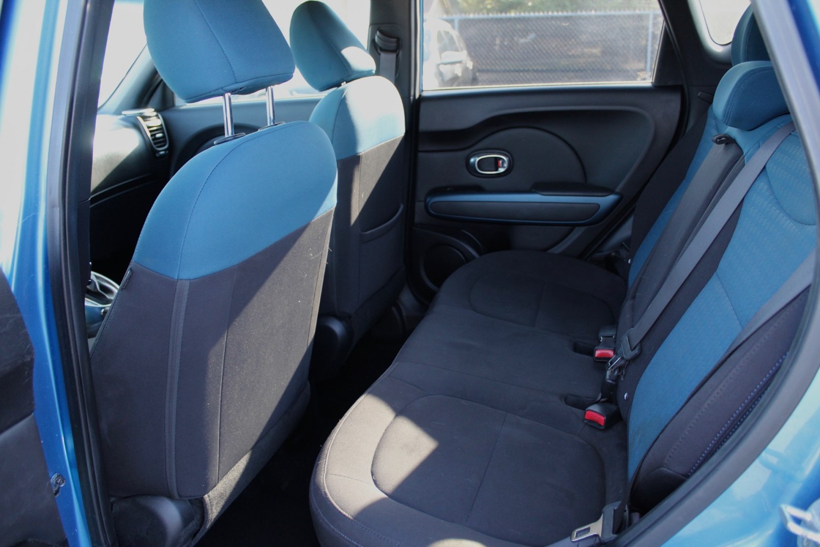 2015 BLUE /BLACK Kia Soul + (KNDJP3A50F7) with an 2.0L L4 DOHC 16V engine, 6A transmission, located at 4110 Avenue Q, Lubbock, 79412, 33.556553, -101.855820- Photo#7