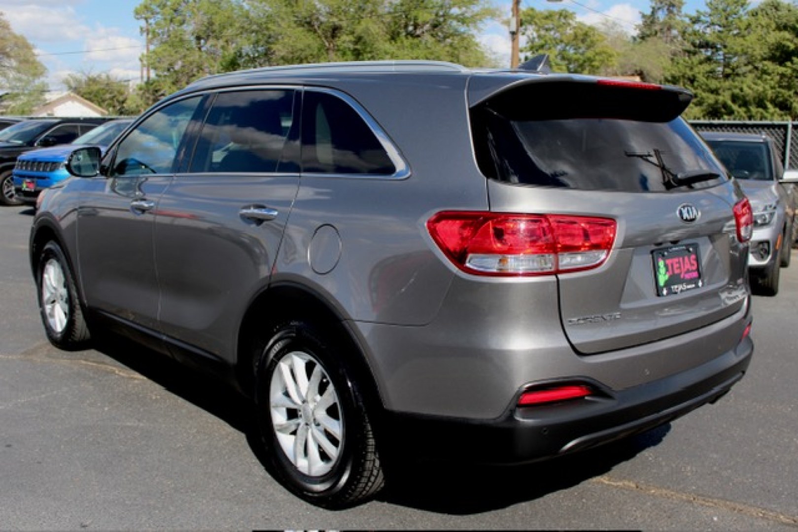 2017 Kia Sorento L 2WD (5XYPG4A38HG) with an 2.4L L4 DOHC 16V engine, 6A transmission, located at 4110 Avenue Q, Lubbock, 79412, 33.556553, -101.855820- Photo#3