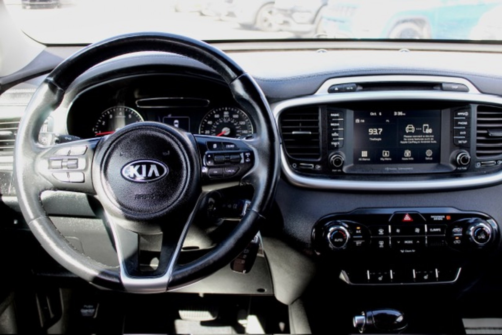 2017 Kia Sorento L 2WD (5XYPG4A38HG) with an 2.4L L4 DOHC 16V engine, 6A transmission, located at 4110 Avenue Q, Lubbock, 79412, 33.556553, -101.855820- Photo#6