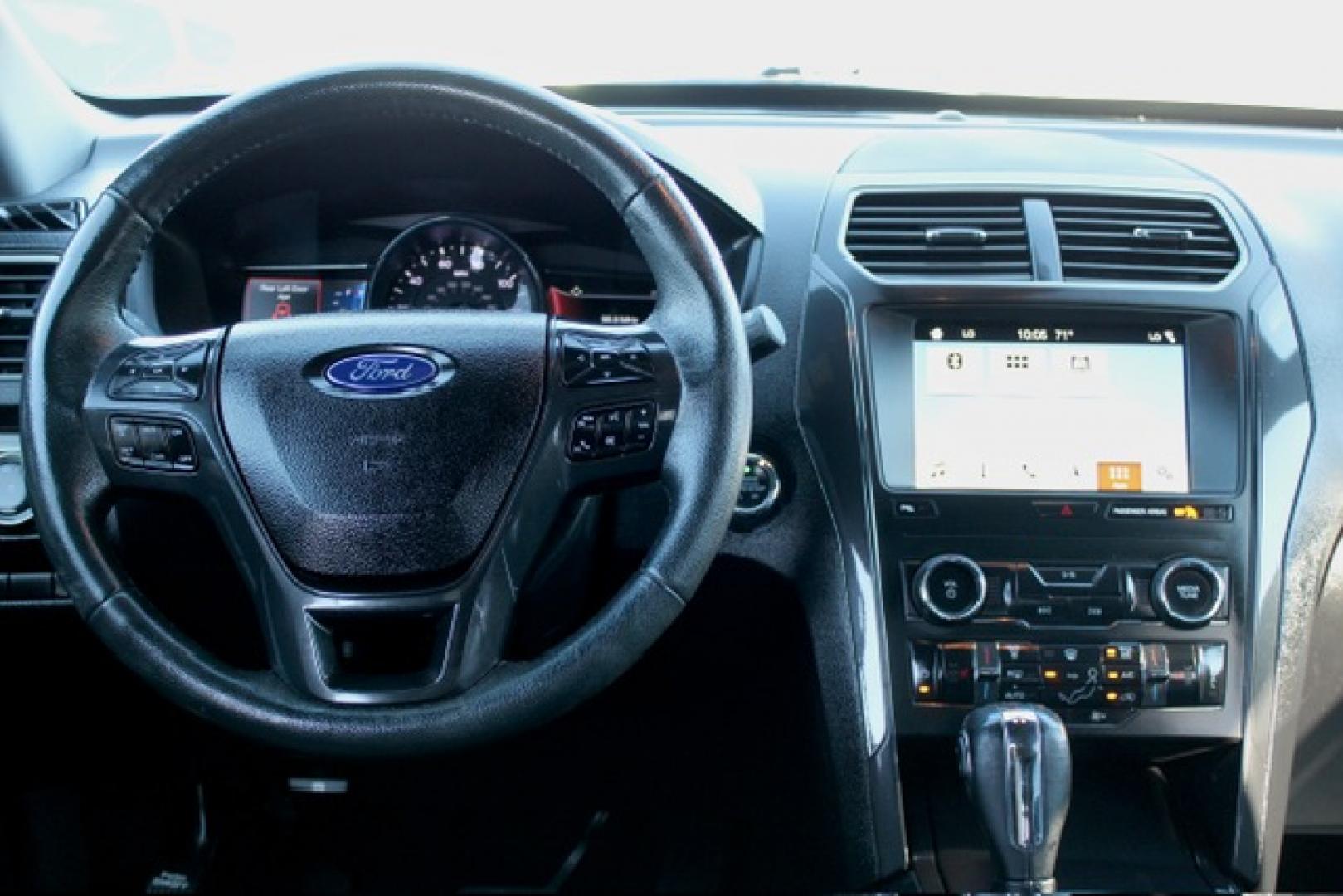 2019 Ford Explorer XLT FWD (1FM5K7DH7KG) with an 2.3L L4 DOHC 16V engine, 6A transmission, located at 4110 Avenue Q, Lubbock, 79412, 33.556553, -101.855820- Photo#5