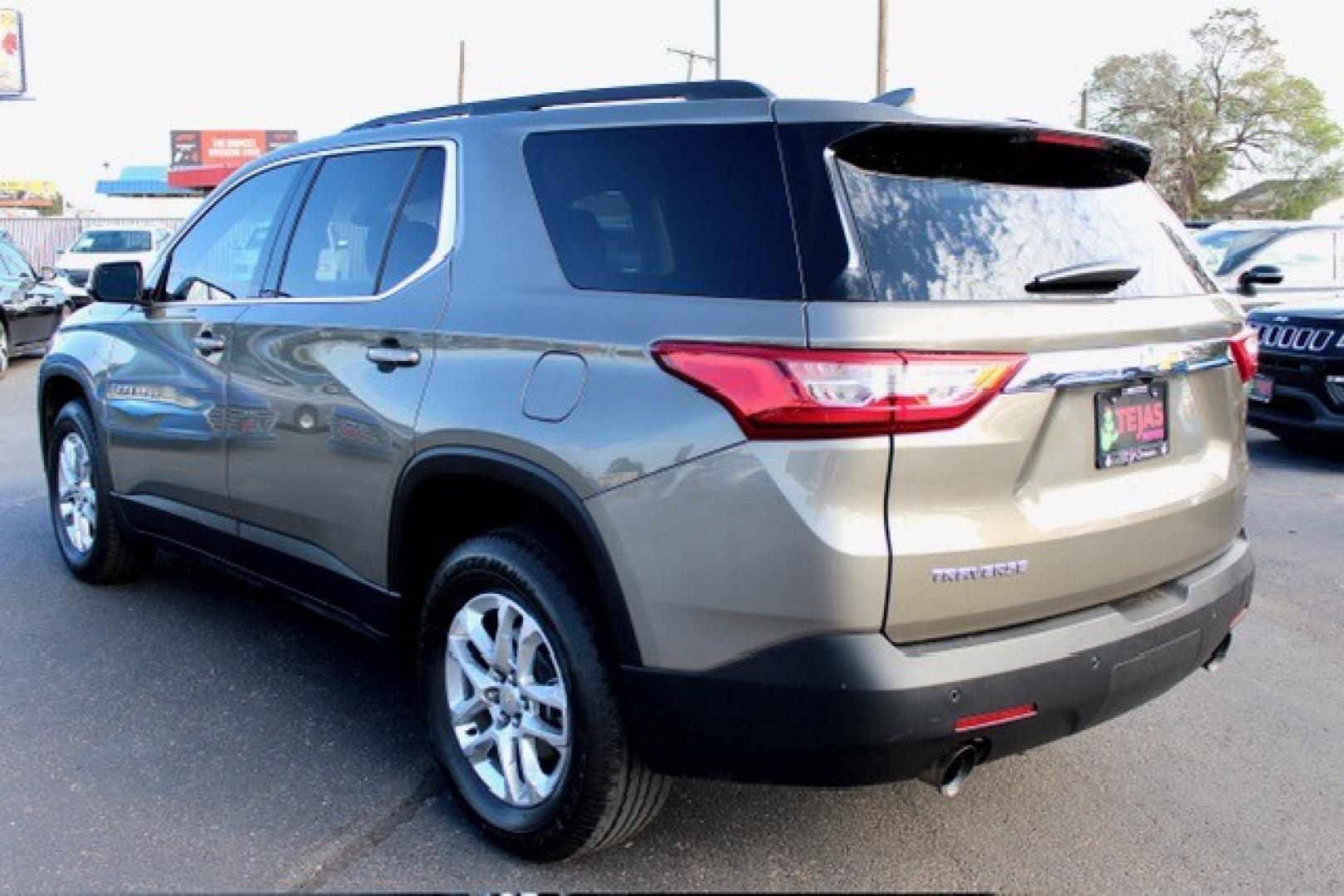 2020 Chevrolet Traverse LT Cloth FWD (1GNERGKW3LJ) with an 3.6L V6 DOHC 24V engine, 9A transmission, located at 4110 Avenue Q, Lubbock, 79412, 33.556553, -101.855820- Photo#2