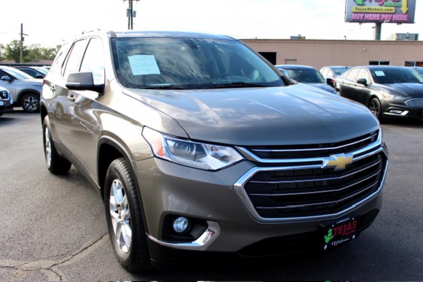 2020 Chevrolet Traverse LT Cloth FWD (1GNERGKW3LJ) with an 3.6L V6 DOHC 24V engine, 9A transmission, located at 4110 Avenue Q, Lubbock, 79412, 33.556553, -101.855820- Photo#0