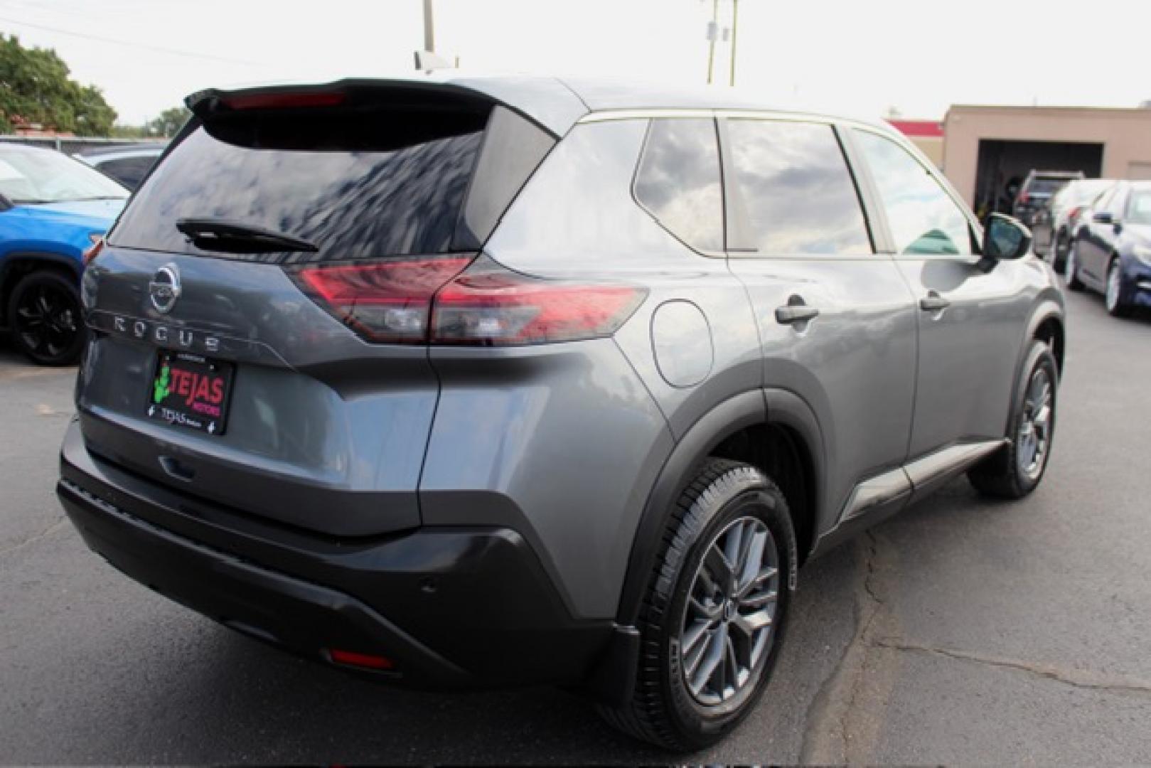 2021 Nissan Rogue S (5N1AT3AA3MC) with an 2.5L L4 DOHC 16V engine, CVT transmission, located at 4110 Avenue Q, Lubbock, 79412, 33.556553, -101.855820- Photo#3
