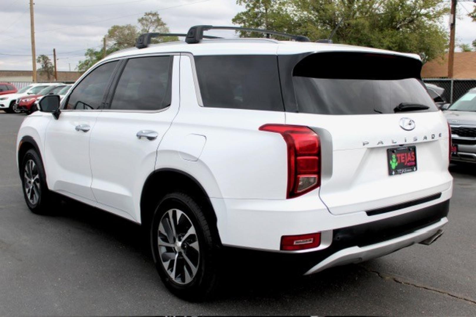 2021 Hyundai Palisade SEL (KM8R24HE6MU) with an 3.8L V6 DOHC 24V engine, 8A transmission, located at 4110 Avenue Q, Lubbock, 79412, 33.556553, -101.855820- Photo#2