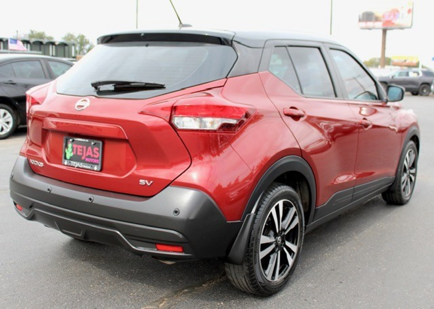 2020 Nissan Kicks SV (3N1CP5CV8LL) with an 1.6L L4 engine, CVT transmission, located at 4110 Avenue Q, Lubbock, 79412, 33.556553, -101.855820- Photo#2
