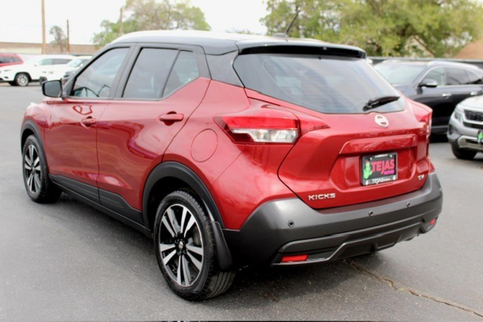 2020 Nissan Kicks SV (3N1CP5CV8LL) with an 1.6L L4 engine, CVT transmission, located at 4110 Avenue Q, Lubbock, 79412, 33.556553, -101.855820- Photo#3