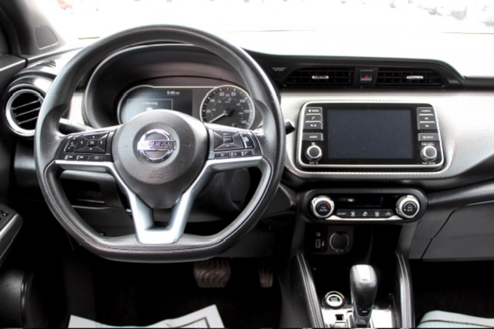 2020 Nissan Kicks SV (3N1CP5CV8LL) with an 1.6L L4 engine, CVT transmission, located at 4110 Avenue Q, Lubbock, 79412, 33.556553, -101.855820- Photo#5